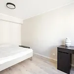 شقة Sentralt I Kvadraturen Med 3 Soverom, Veranda Og P-plass *