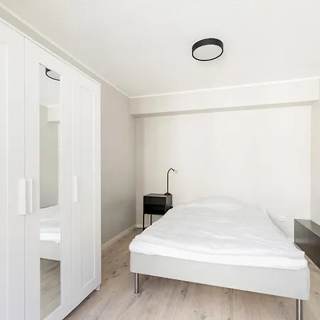 Sentralt I Kvadraturen Med 3 Soverom, Veranda Og P-plass *