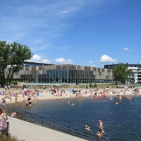 شقة Sentralt I Kvadraturen Med 3 Soverom, Veranda Og P-plass *