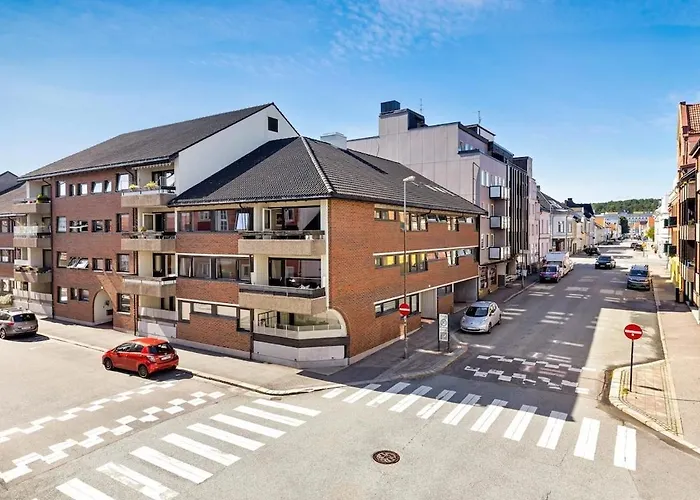 דירה Sentralt I Kvadraturen Med 3 Soverom, Veranda Og P-plass