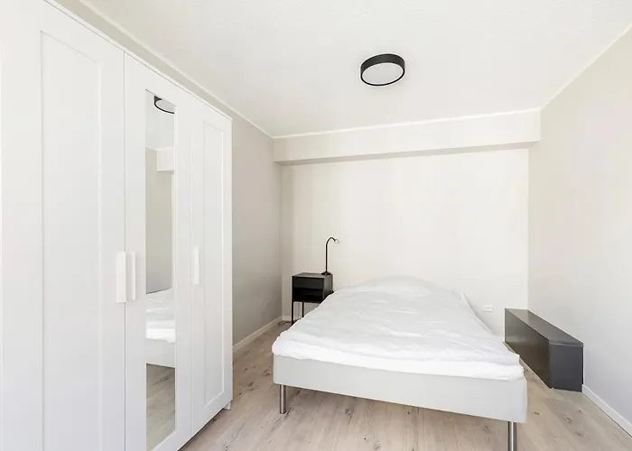 Sentralt I Kvadraturen Med 3 Soverom, Veranda Og P-plass *