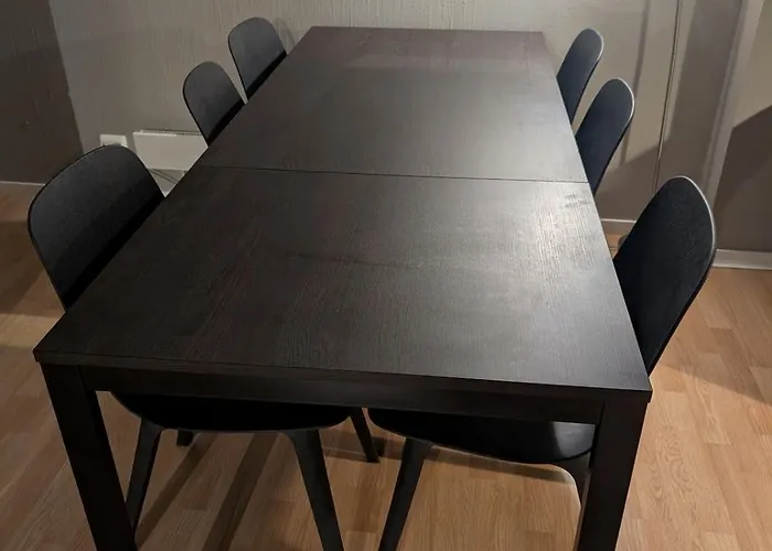 Sentralt I Kvadraturen Med 3 Soverom, Veranda Og P-plass *